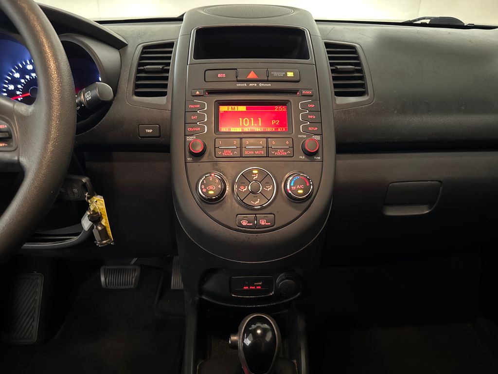 Used 2012 Green Kia Base image 23