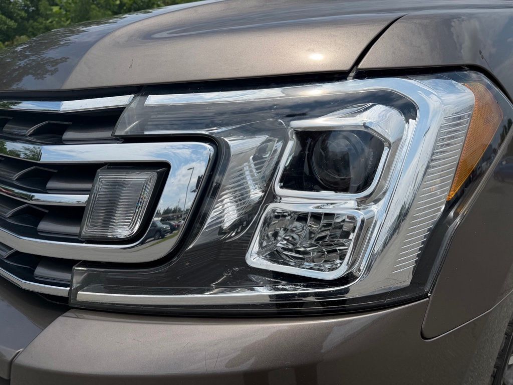 Certified Used 2018 Gray Ford XLT image 9