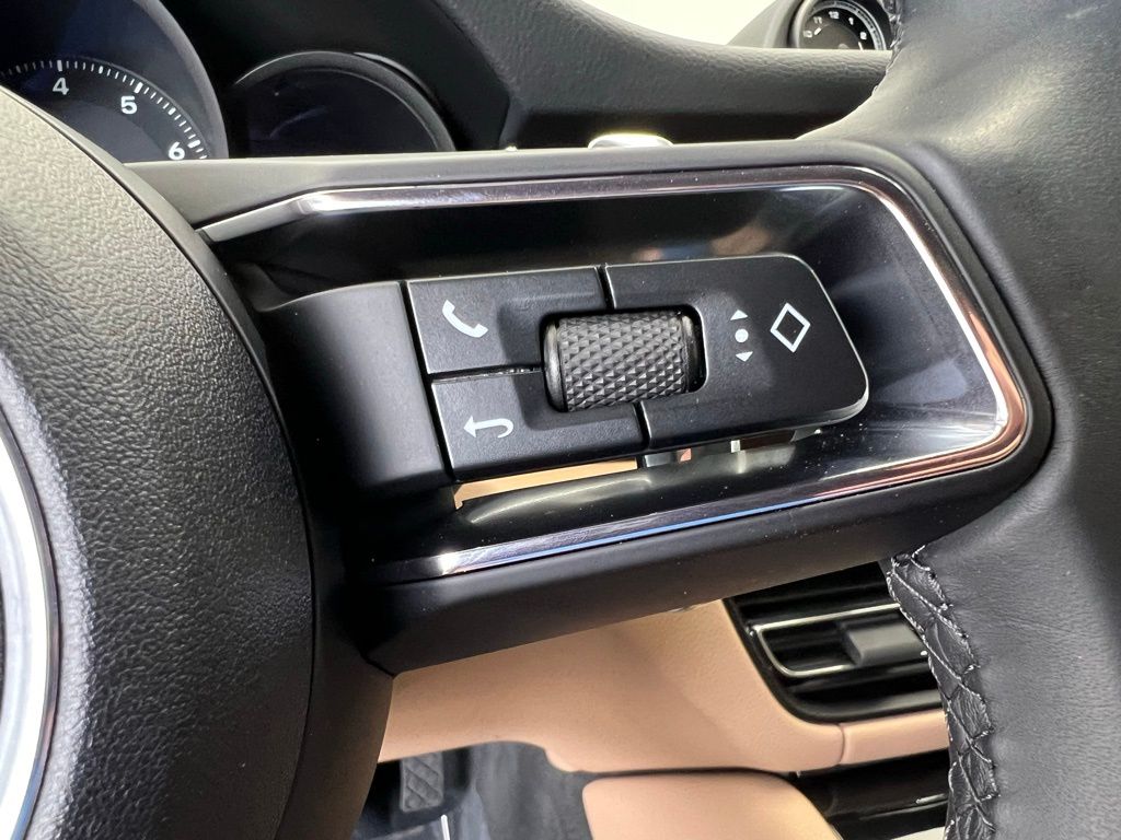 2025 Porsche Macan  8