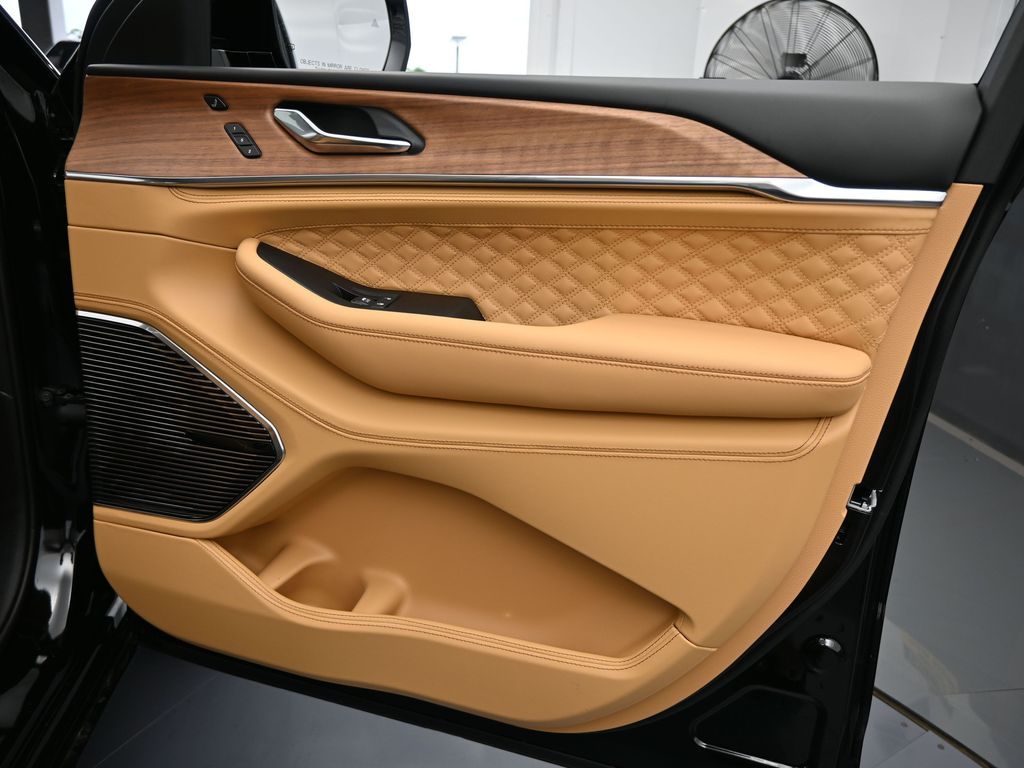 New 2025 Diamond Black Crystal Pearlcoat Jeep Summit image 48