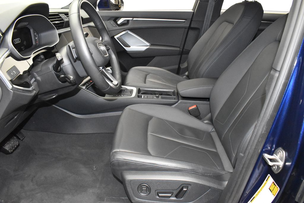 Thumbnail: 2025 Audi Q3 - 12