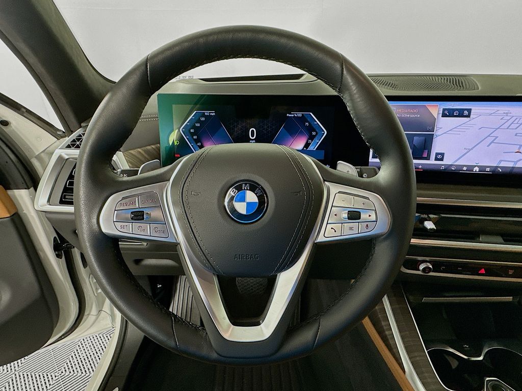 Thumbnail: 2025 BMW X7 - 11