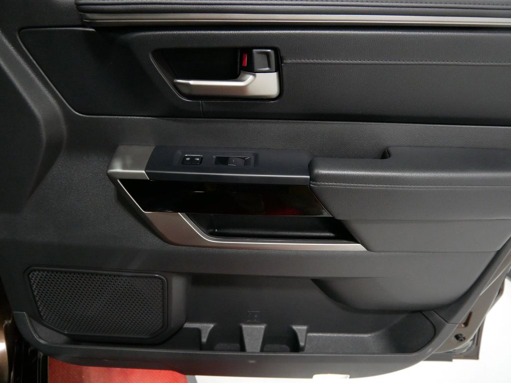 2025 Toyota Tundra Limited - Photo 28