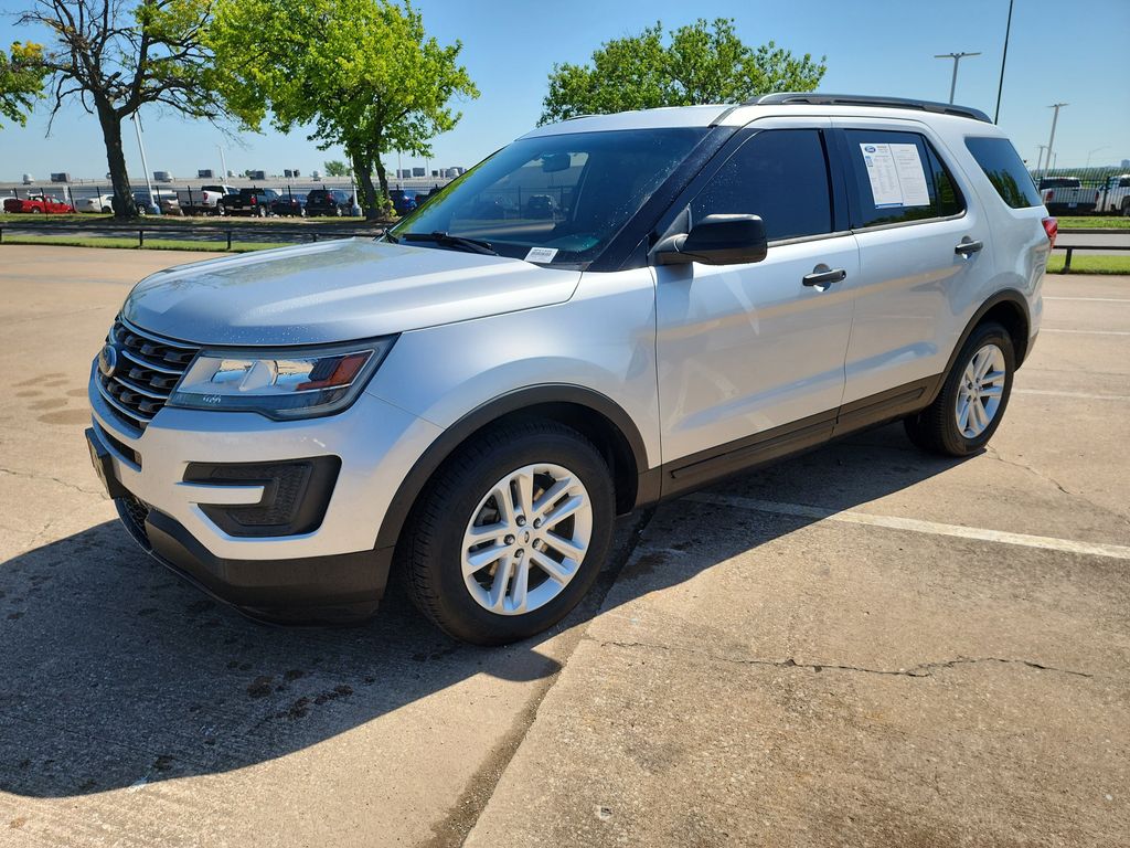 2016 Ford Explorer photo
