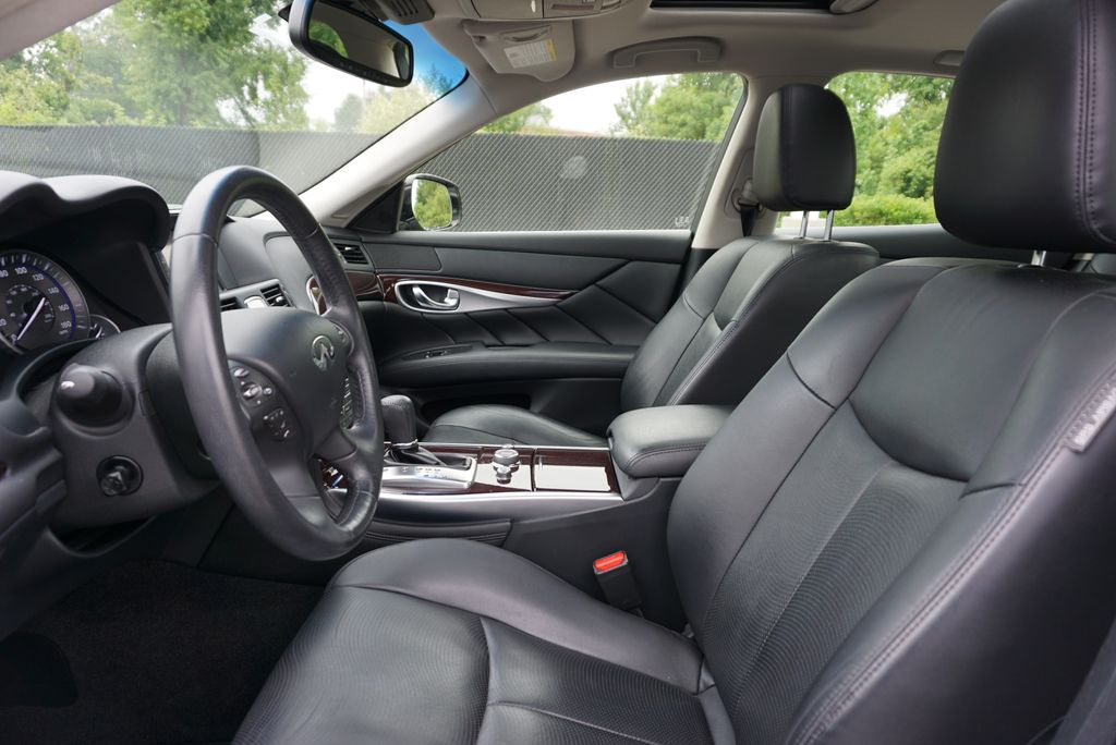 Thumbnail: 2015 INFINITI Q70 - 9