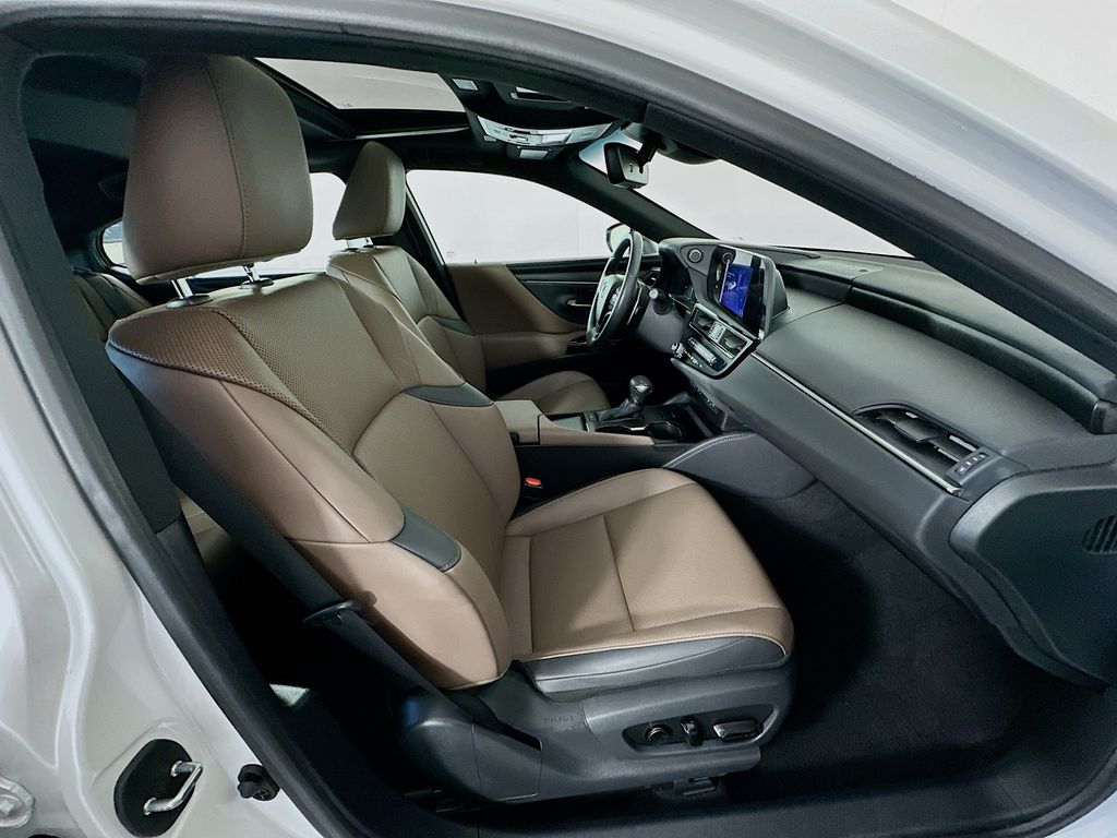 Thumbnail: 2024 Lexus ES - 29