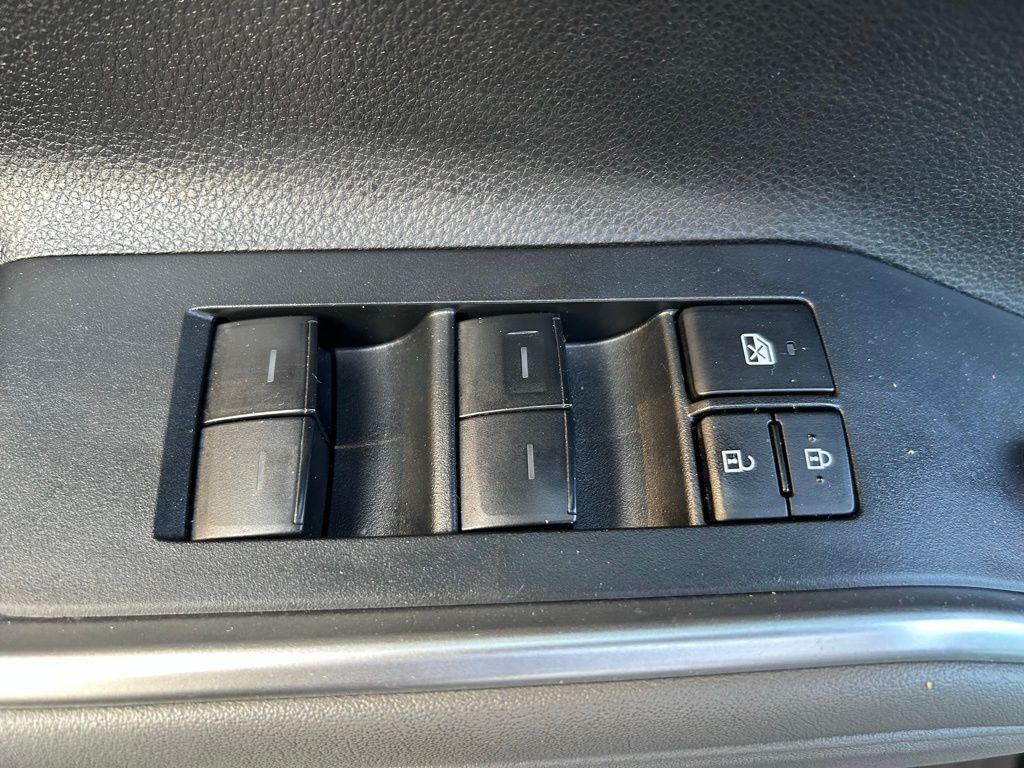 2024 Toyota Highlander LE 17