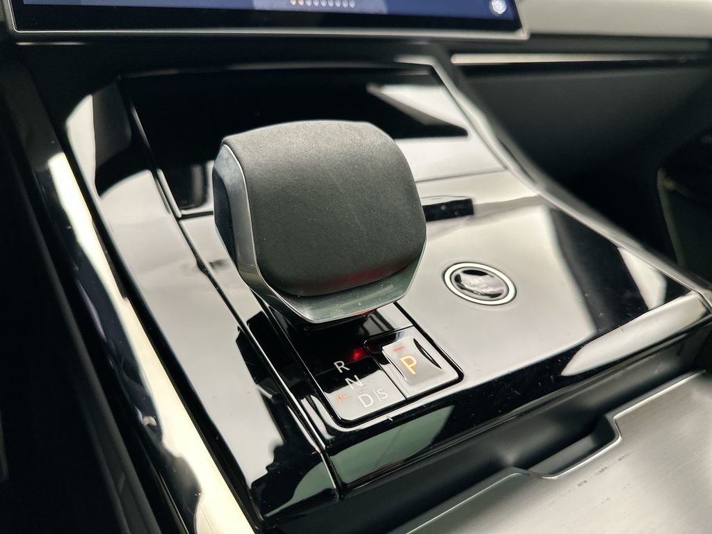 Thumbnail: 2024 Land Rover Range Rover Sport - 24