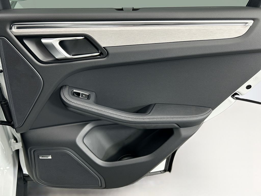 Thumbnail: 2026 Porsche Macan - 28