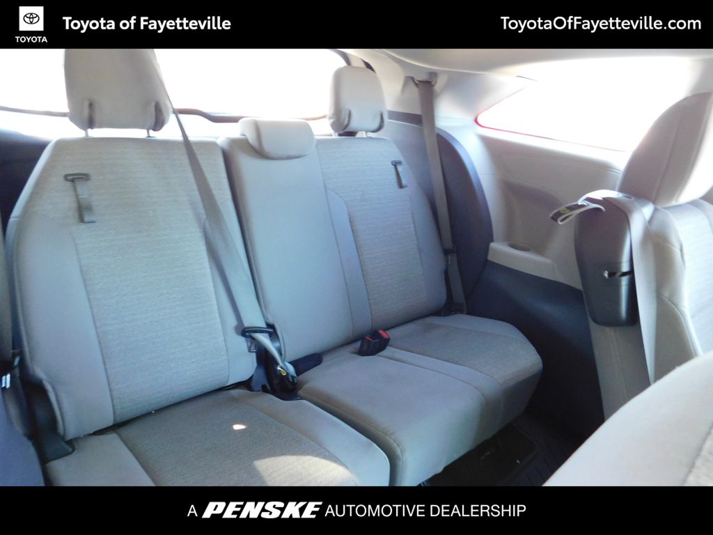 Thumbnail: 2021 Toyota Sienna - 5
