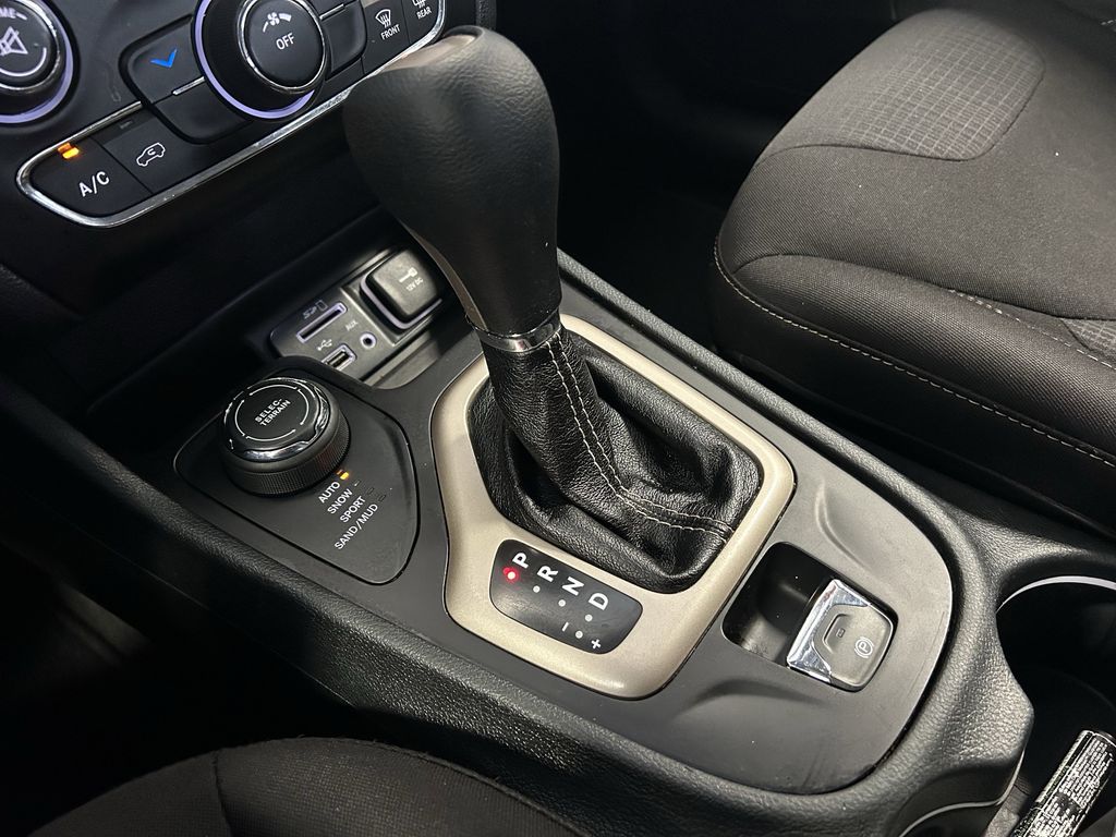 2015 Jeep Cherokee Latitude White at Shottenkirk Kia Fort Bend