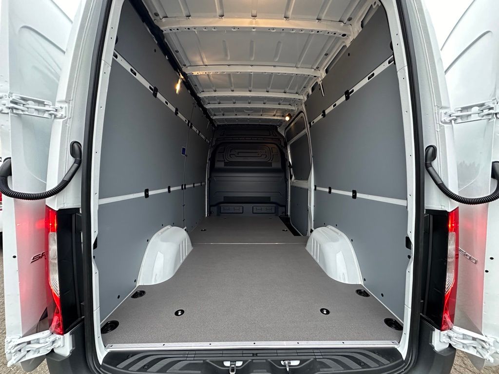 2024 Mercedes-Benz Sprinter 2500 Cargo 144 WB 18