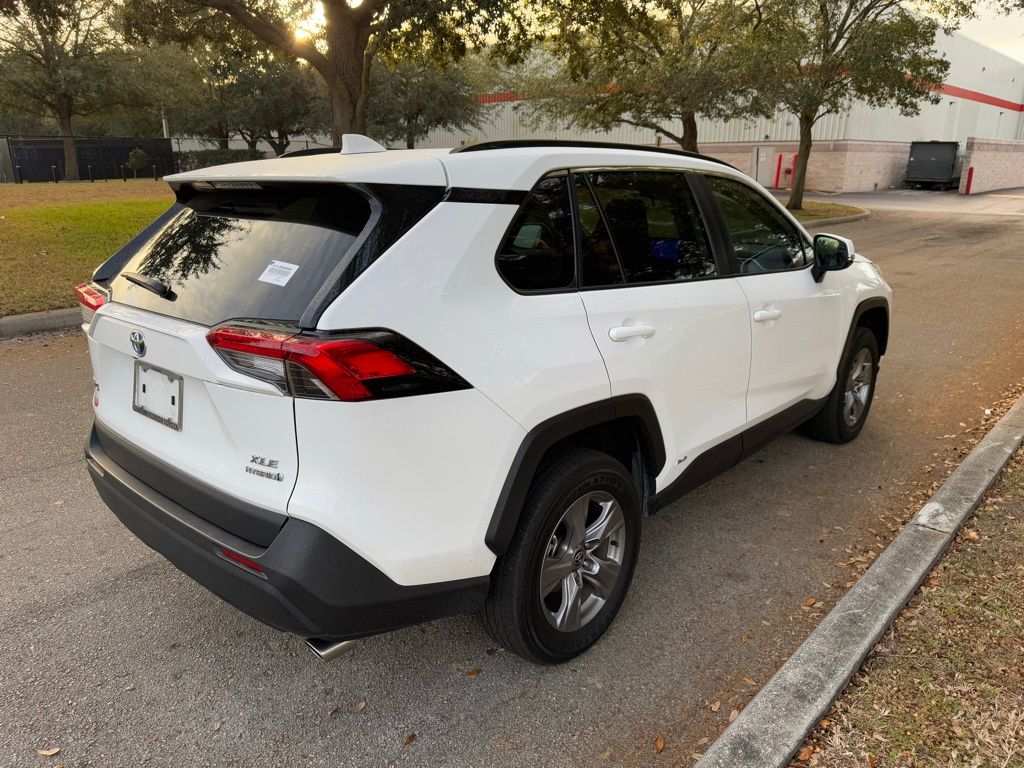 2023 Toyota RAV4 XLE 5