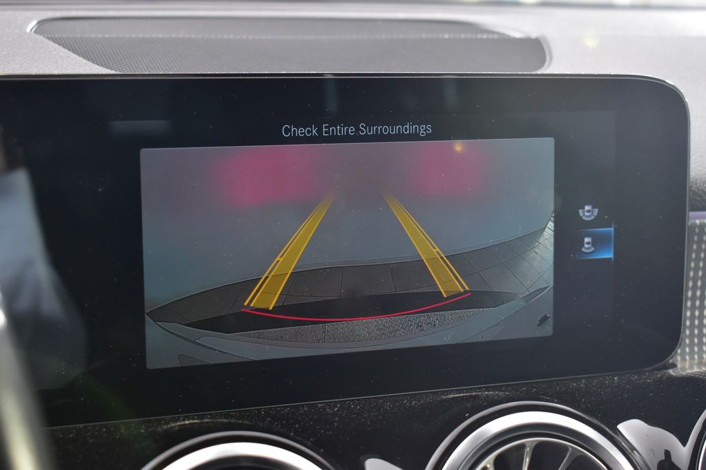 Thumbnail: 2022 Mercedes-Benz GLB - 19