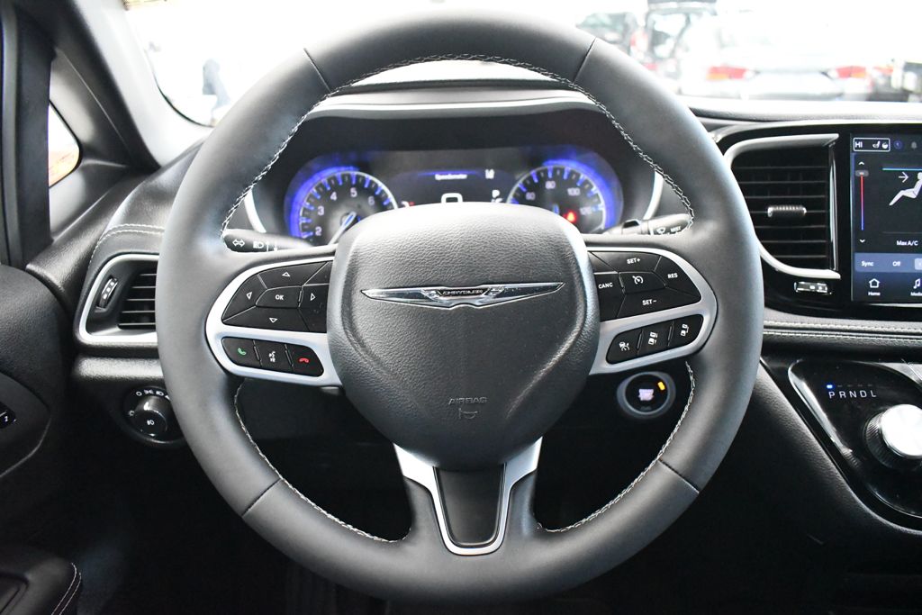 Used 2026 White Chrysler Select image 32