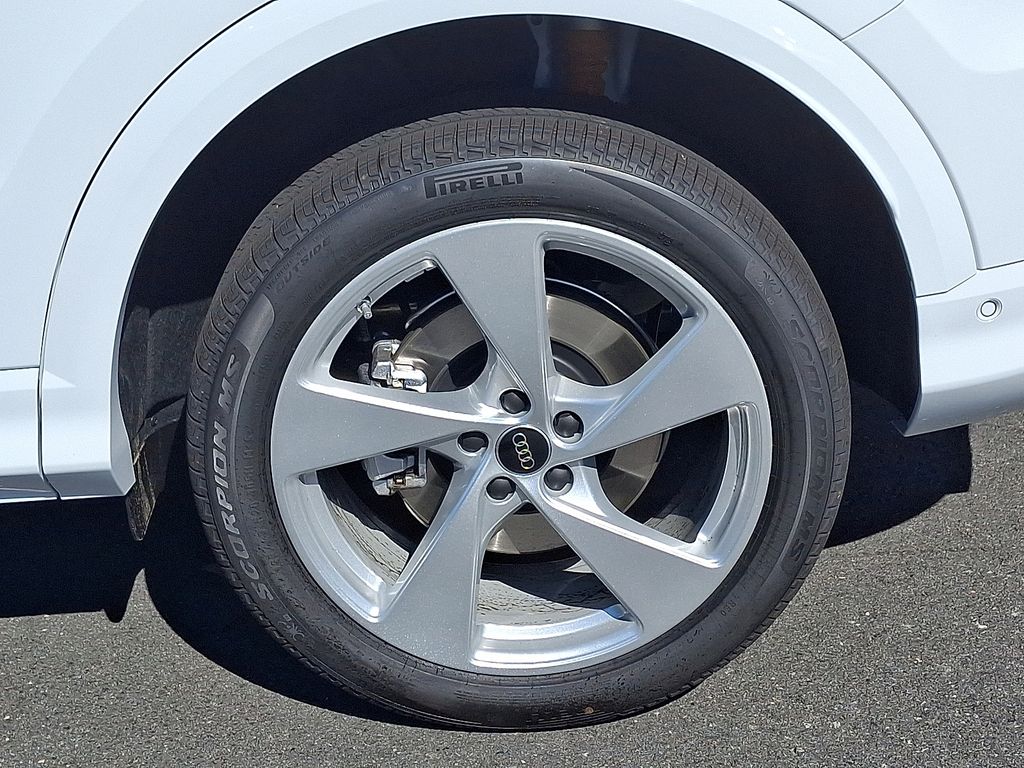 Thumbnail: 2025 Audi Q5 - 5