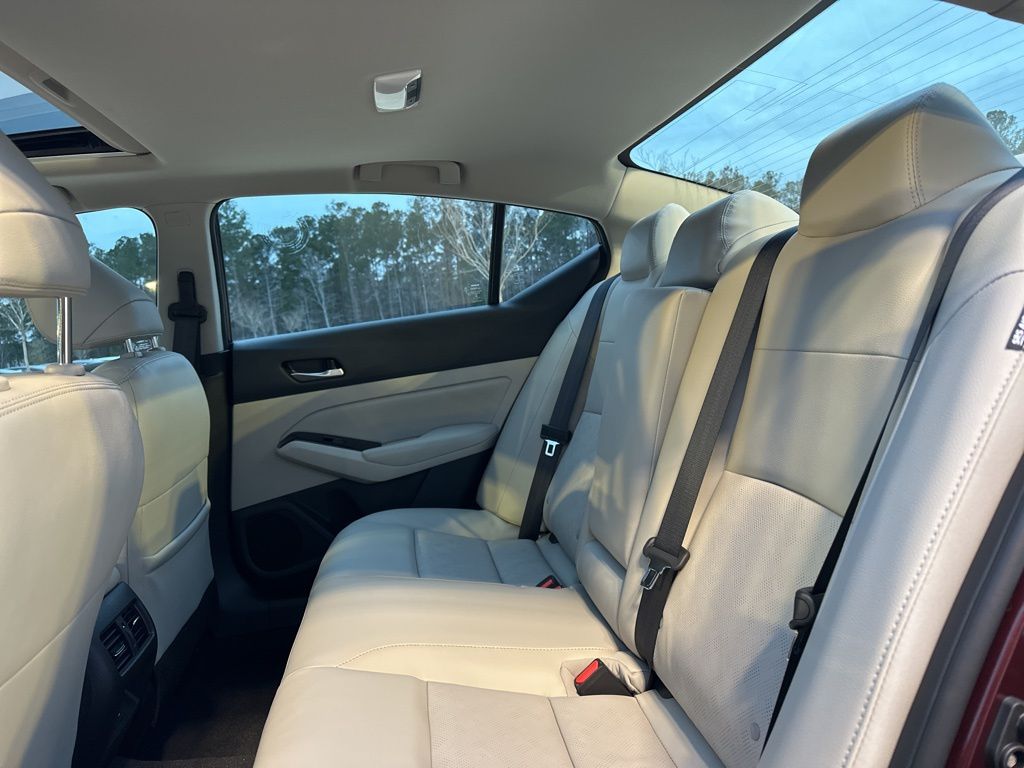 2025 Garnet Pearl Metallic Nissan Altima 2.5 SL FWD Sedan
