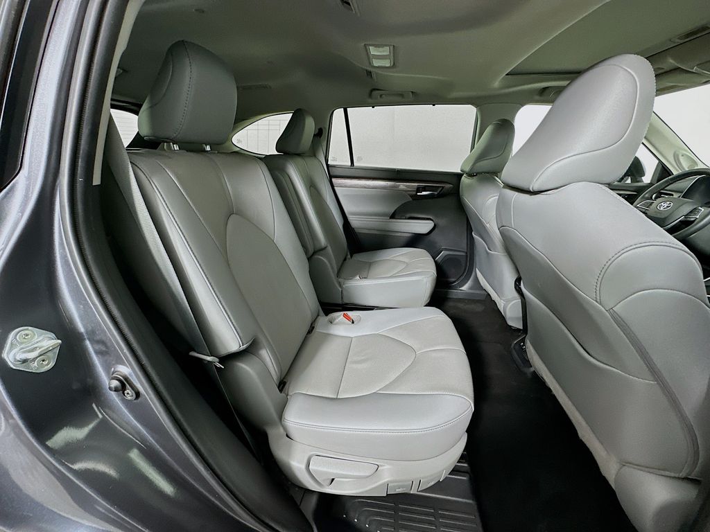 Thumbnail: 2021 Toyota Highlander - 29