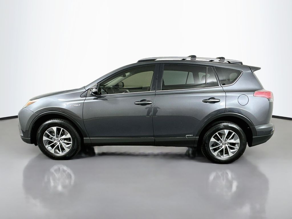 Thumbnail: 2017 Toyota RAV4 - 8