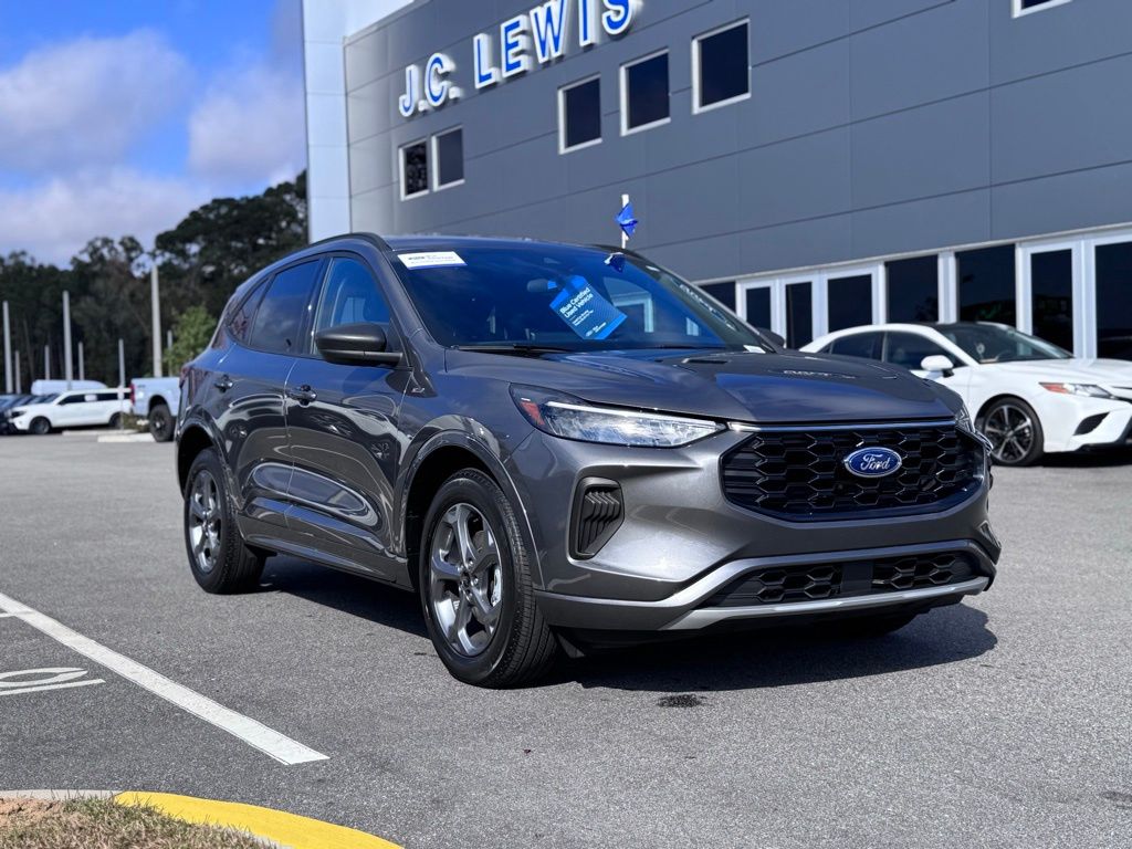 2023 Ford Escape ST-Line's photo