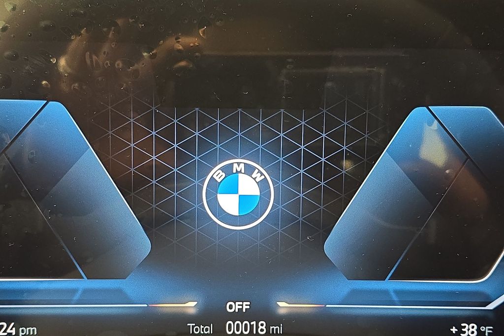 2025 BMW 5 Series 530i - Photo 16