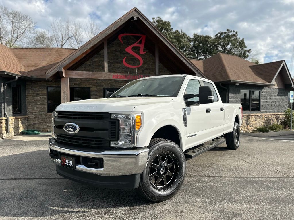 Oxford White 2017 Ford F-250 Super Duty XL Crew Cab 4WD Pickup Truck Four-Wheel Drive 6-Speed Automatic
