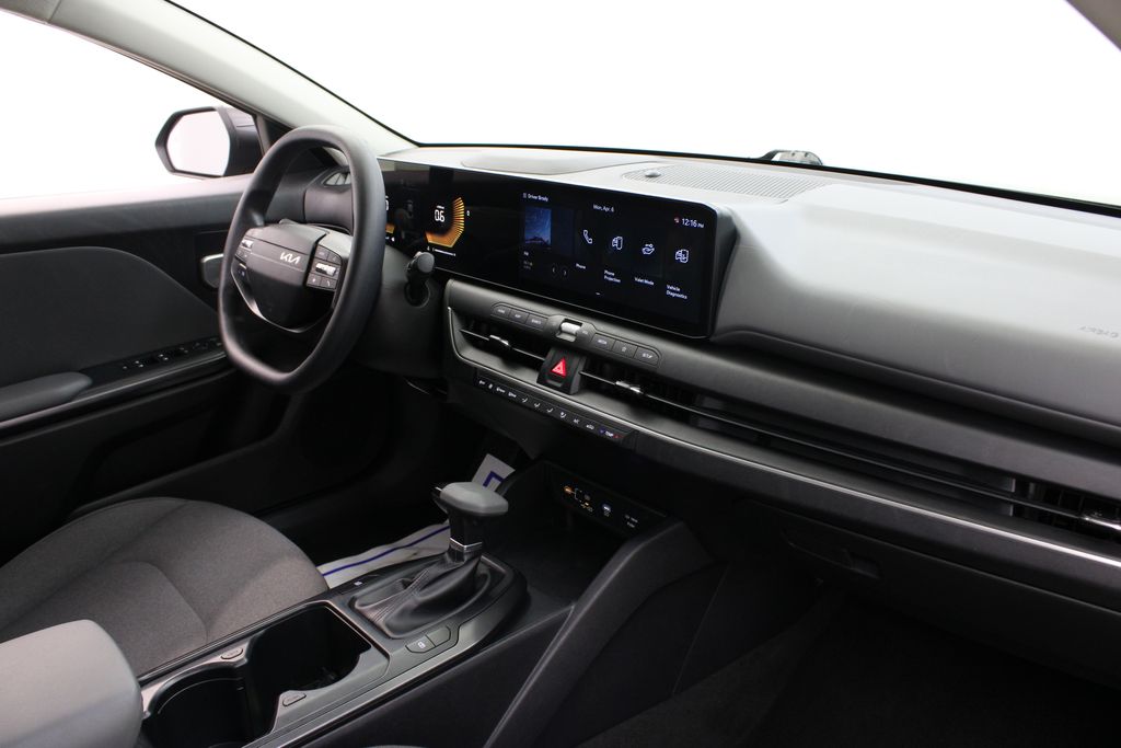 used 2025 Kia K4 car