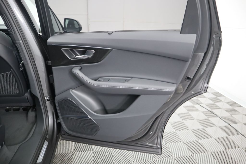 2025 Audi Q7  29