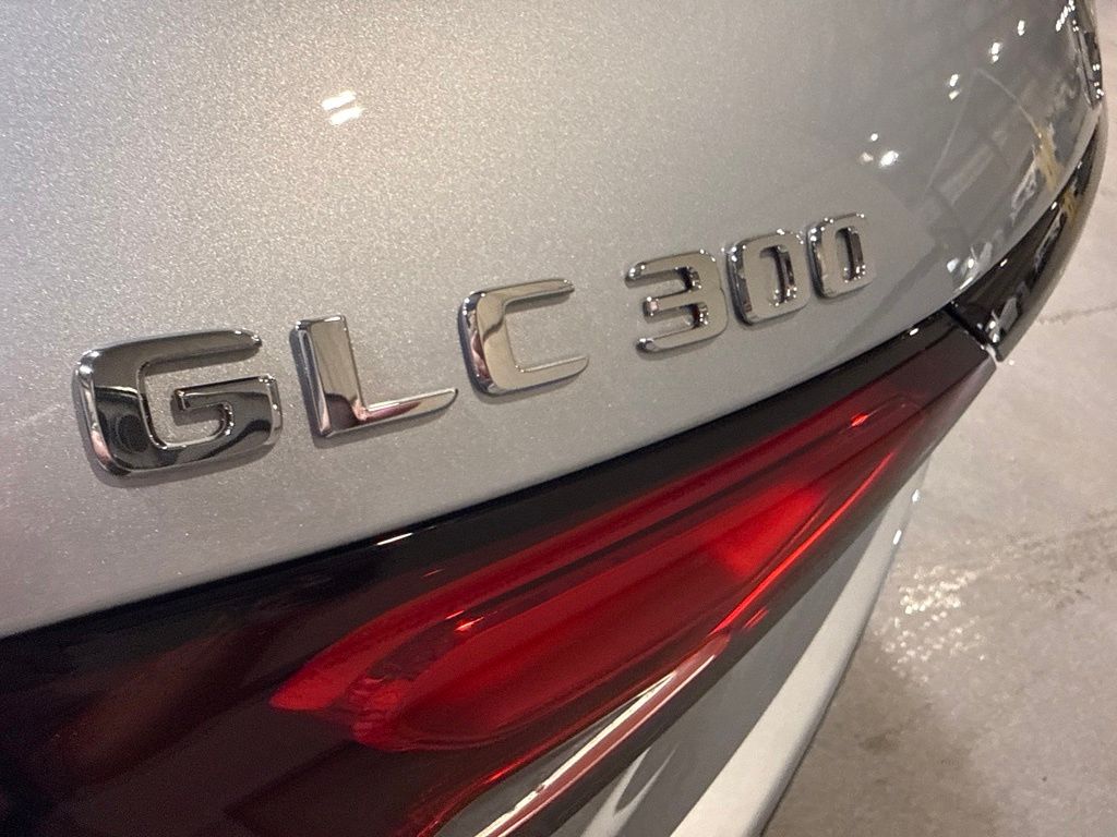 Thumbnail: 2027 Mercedes-Benz GLC - 9
