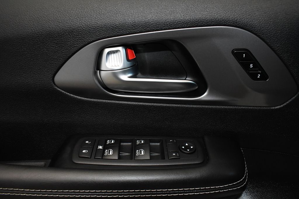 Used 2026 White Chrysler Select image 18