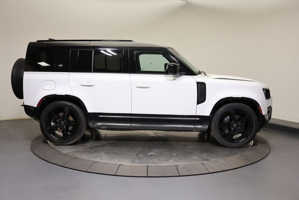 Thumbnail: 2023 Land Rover Defender - 6