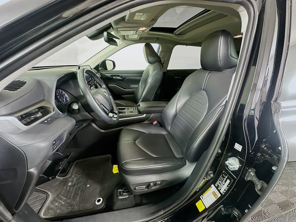 Thumbnail: 2021 Toyota Highlander - 20