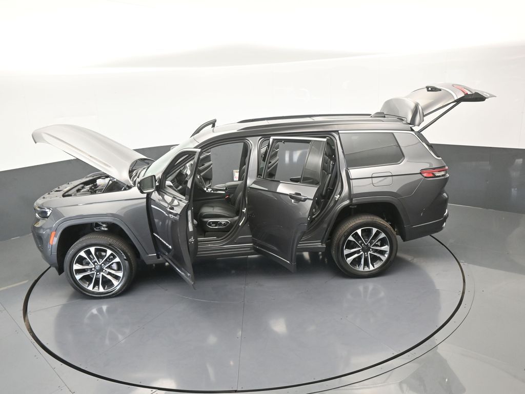 Used 2024 Baltic Gray Metallic Clearcoat Jeep Overland image 70