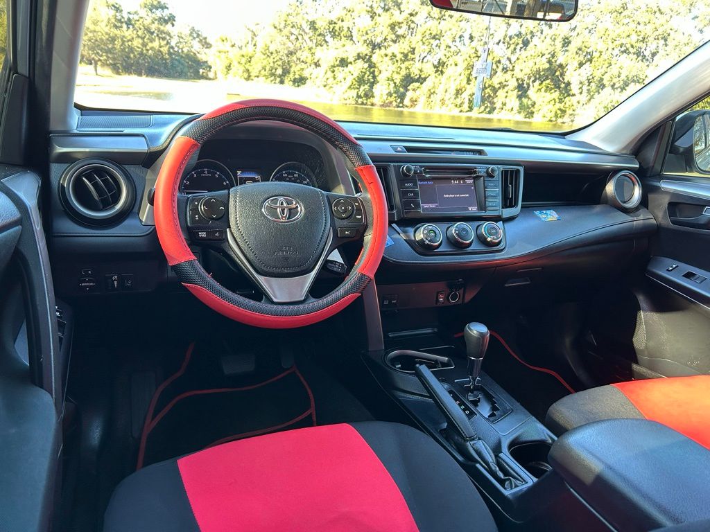 Thumbnail: 2018 Toyota RAV4 - 12