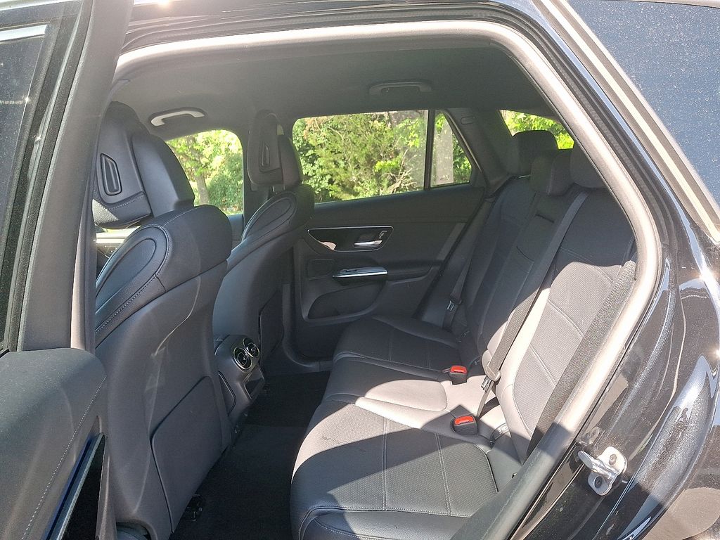 2023 Mercedes-Benz GLC 300 10