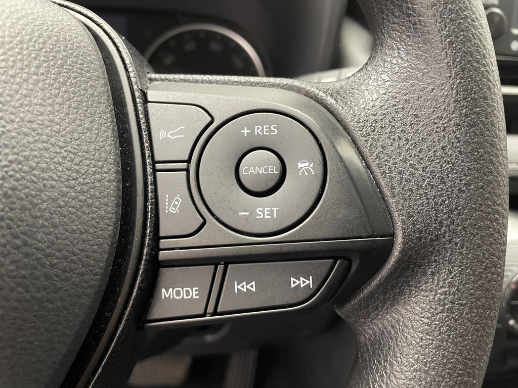 2021 Toyota RAV4 XLE 23