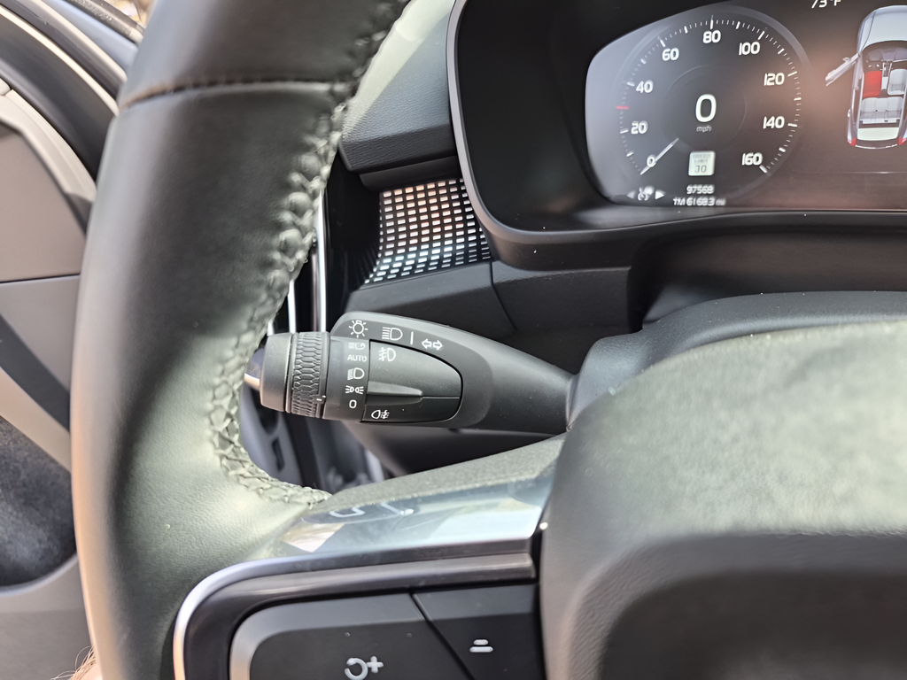 Used Car 2022 Volvo Xc40  R-design For Sale Under $25,000 In Austin, Texas