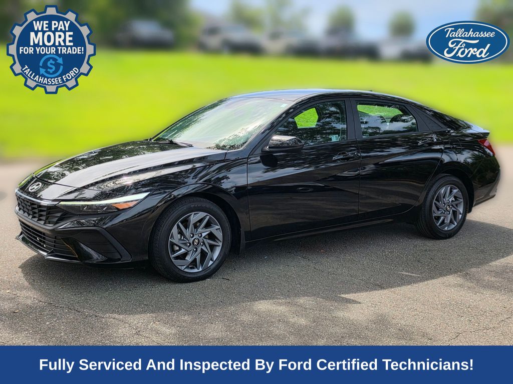 2024 Hyundai Elantra SEL FWD