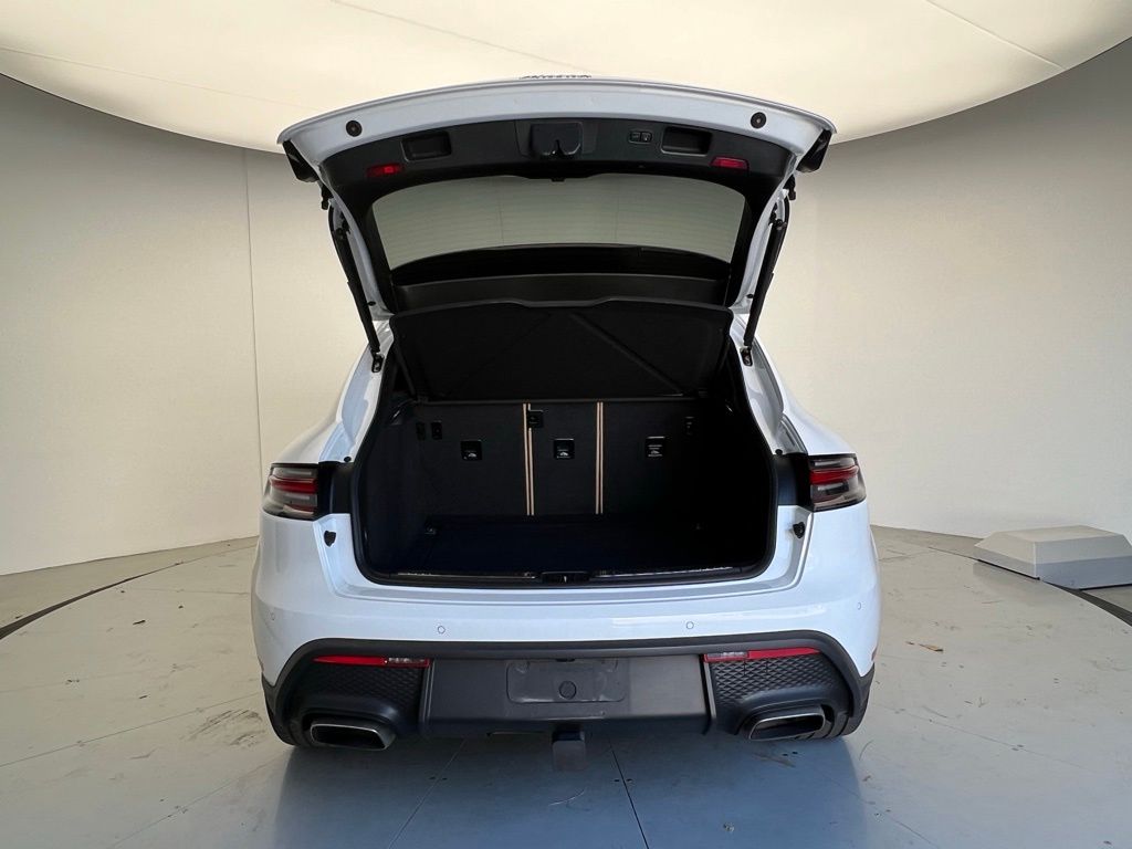 Thumbnail: 2023 Porsche Macan - 20