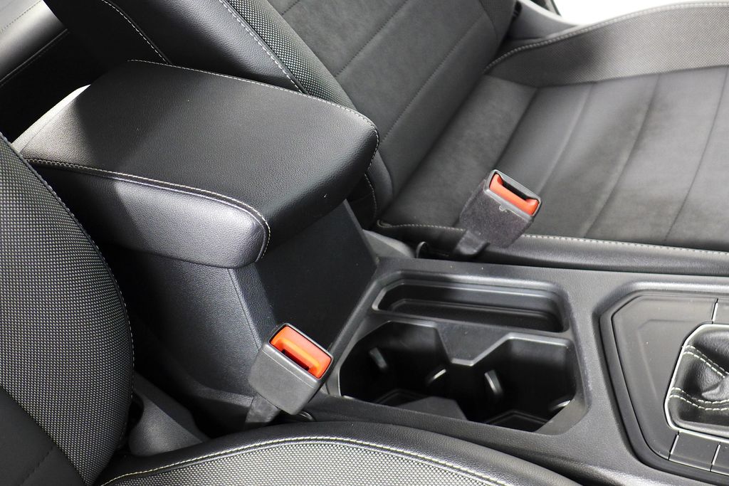 Thumbnail: 2022 Volkswagen Taos - 16