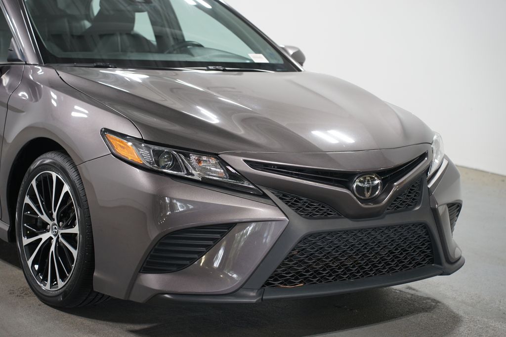 Thumbnail: 2018 Toyota Camry - 4