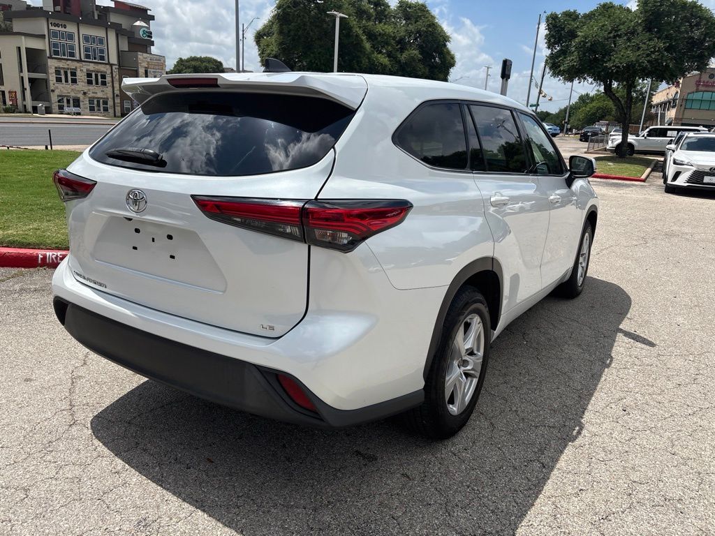 Thumbnail: 2022 Toyota Highlander - 5