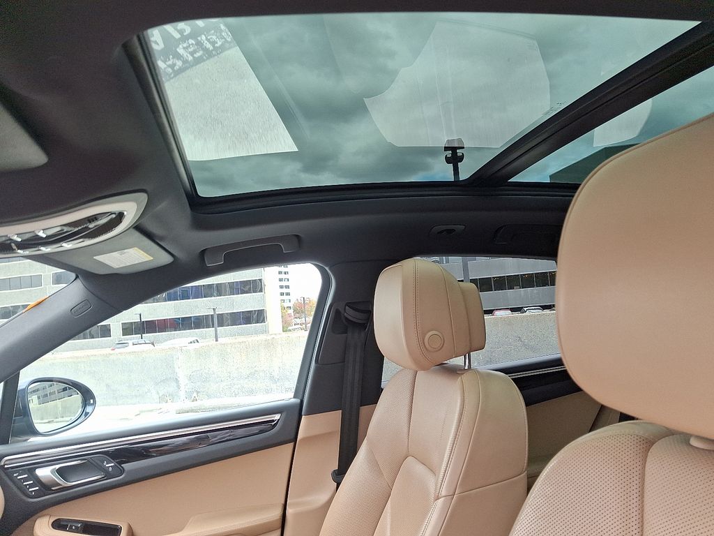 Thumbnail: 2019 Porsche Macan - 18