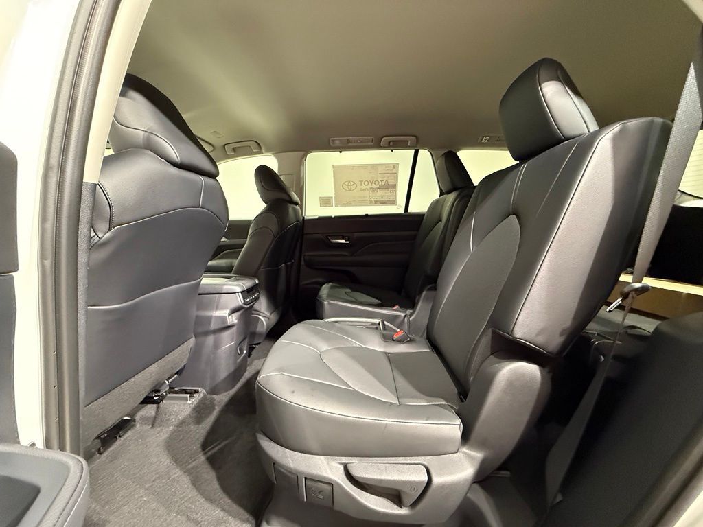 Thumbnail: 2026 Toyota Grand Highlander - 18