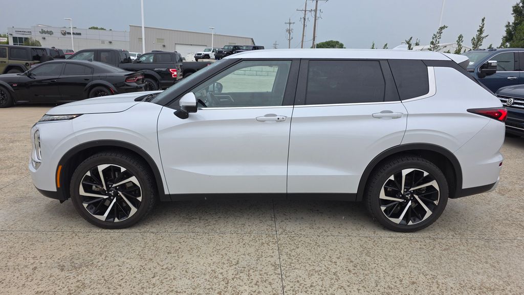Used 2022 Mitsubishi Outlander SE with VIN JA4J4UA83NZ067872 for sale in Kansas City