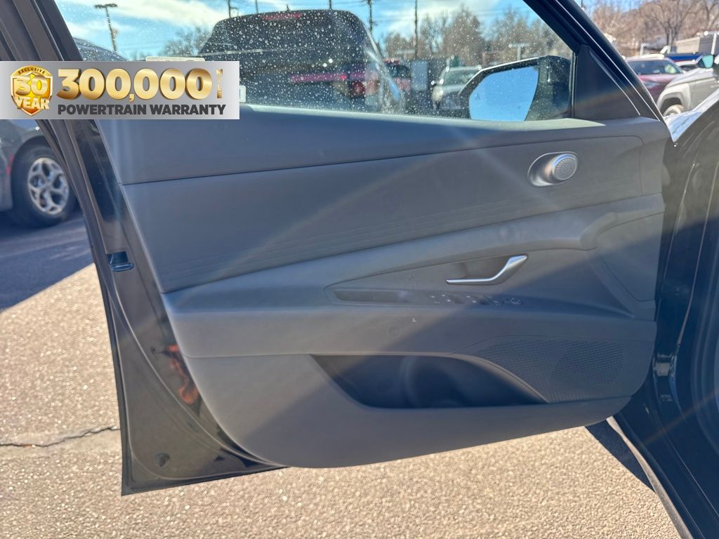 2024 Hyundai Elantra SEL FWD