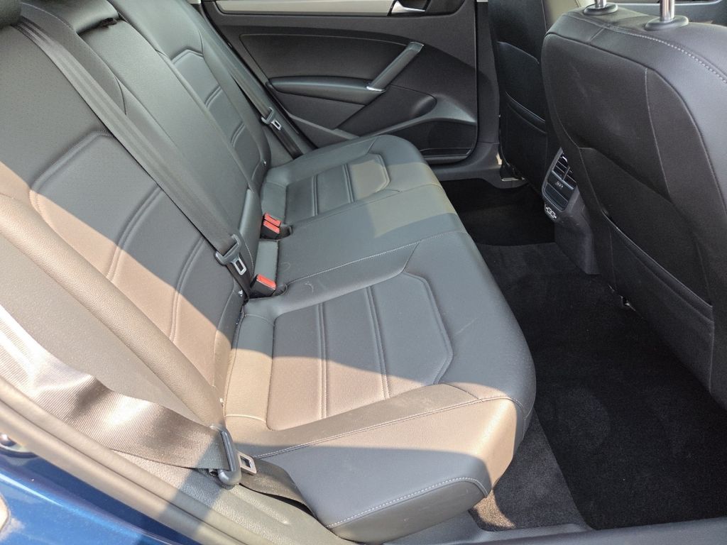 Used 2021 Blue Volkswagen 2.0T SE image 21