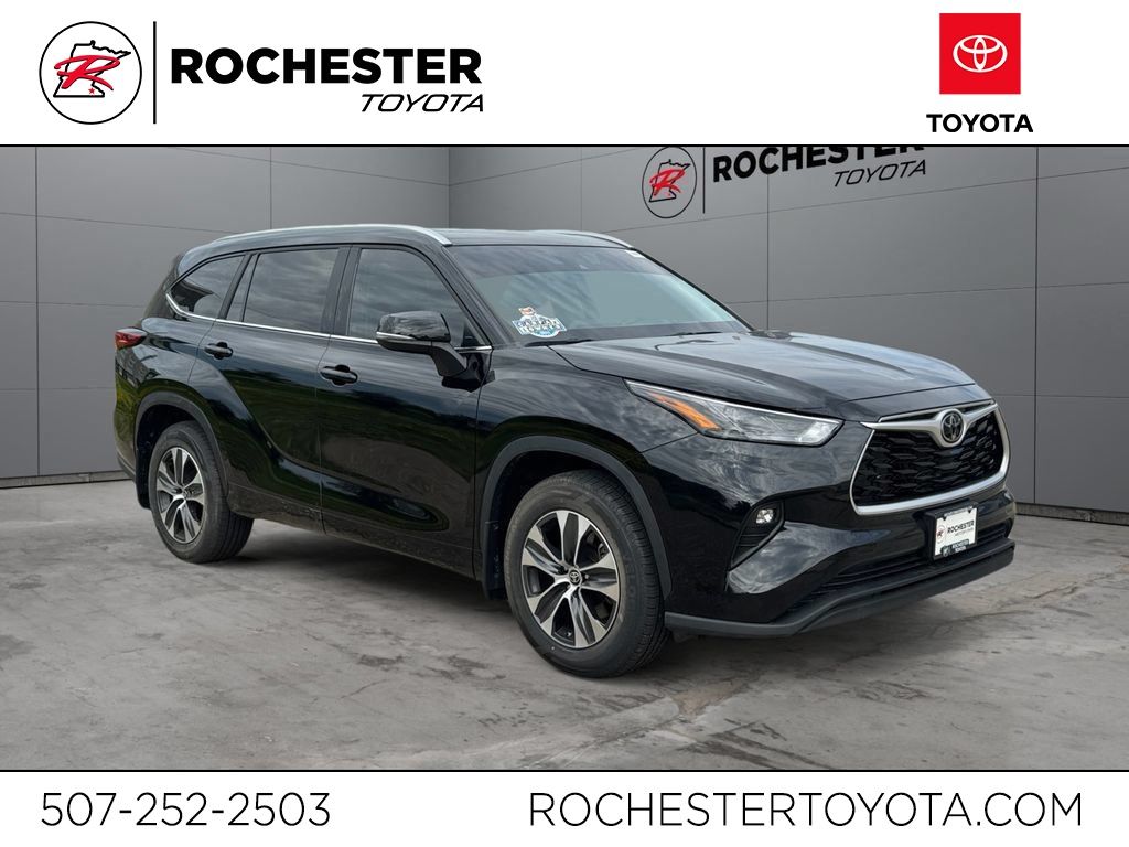  2023 Toyota Highlander XLE AWD   