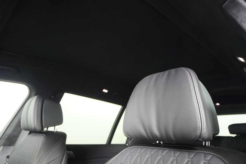 Thumbnail: 2026 BMW X7 - 12