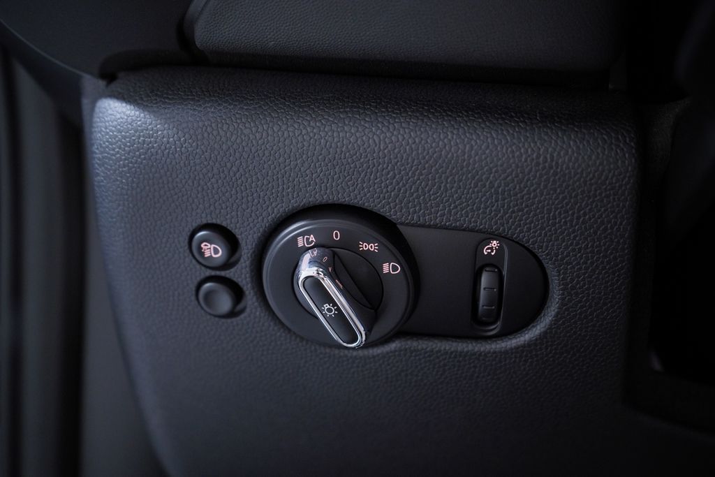 Thumbnail: 2022 MINI Cooper - 18